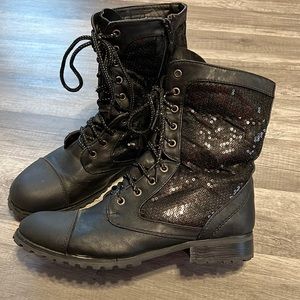 Combat boots